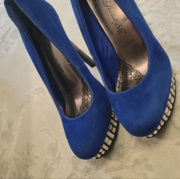 Heels - Picture 6 of 6